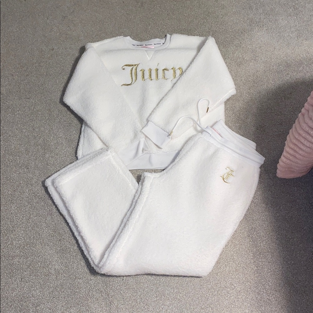 NWOT Juicy Couture White/Cream Gold Letter Fuzzy Sherpa Long Sleeve PJ Set